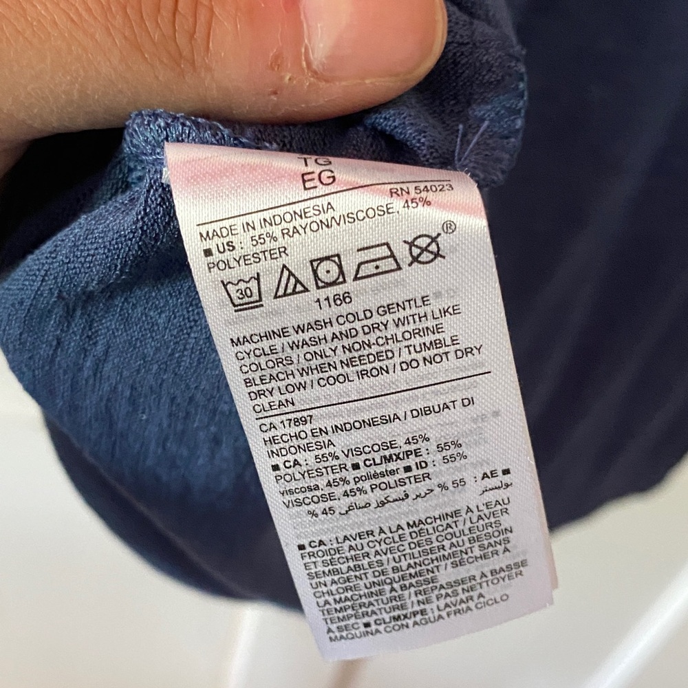 Old Navy Blue V-Neck Sleeveless Blouse - Picture 6 of 7